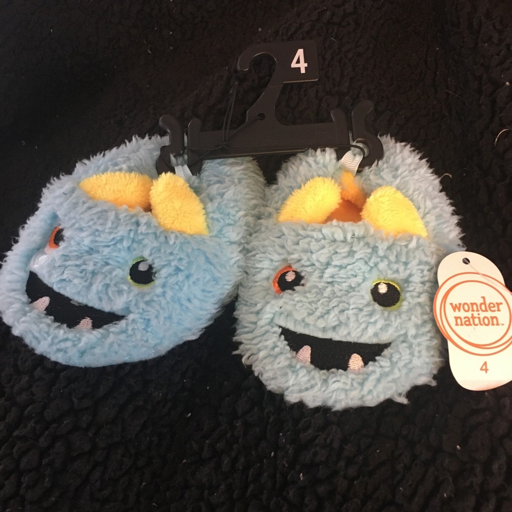 NWT Monster Feet‎ slip on slippers no slip size 4 Baby shoes
